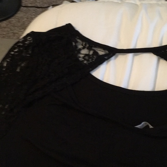 Lace detail top - Picture 2 of 4